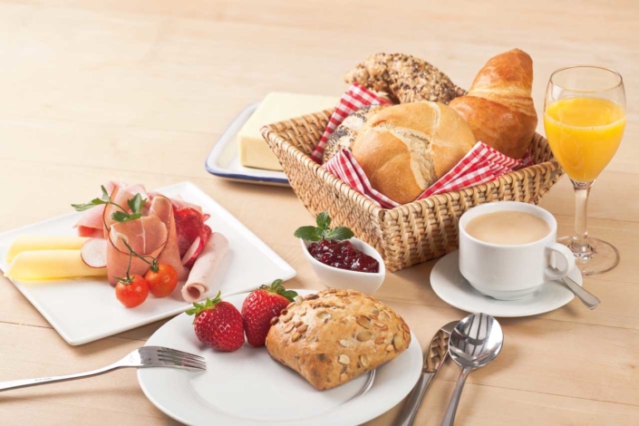 reichhaltiges Frühstück